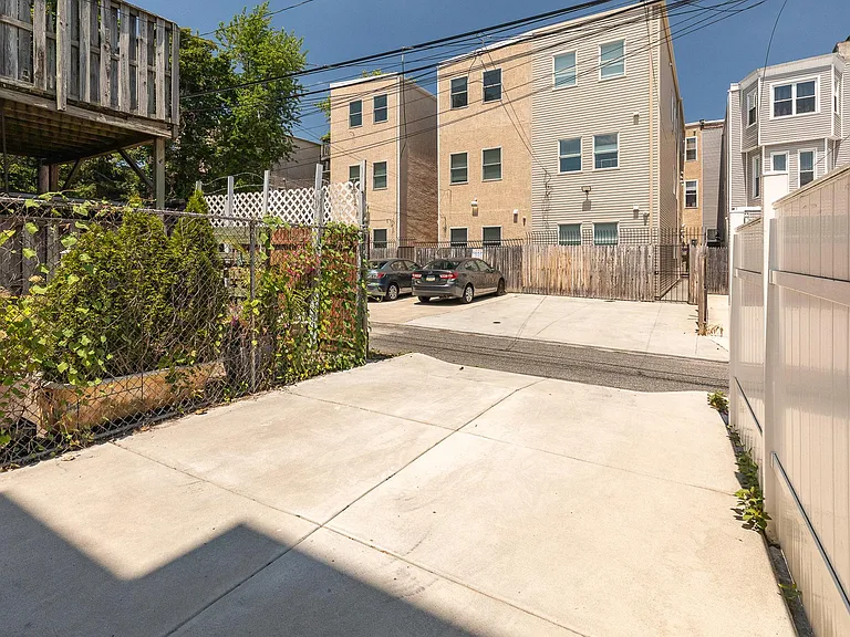 1935 Cambridge St — Photo 34