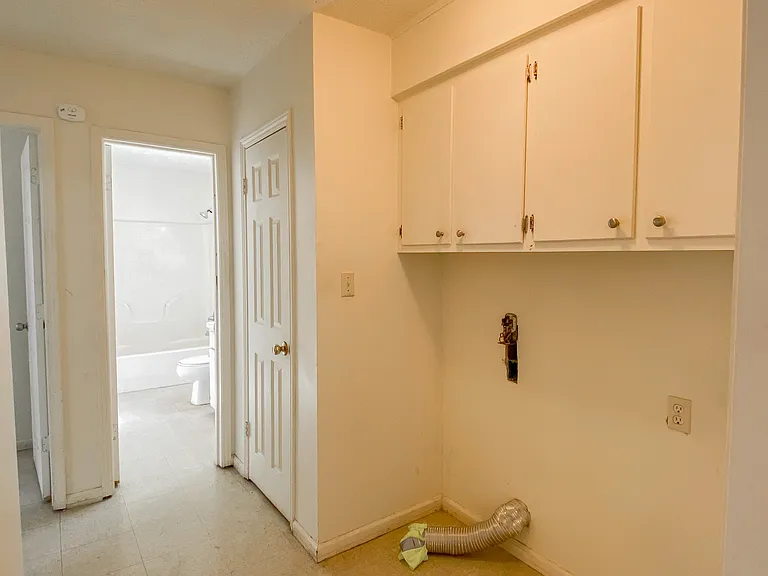 715 Live Oak St — Photo 7