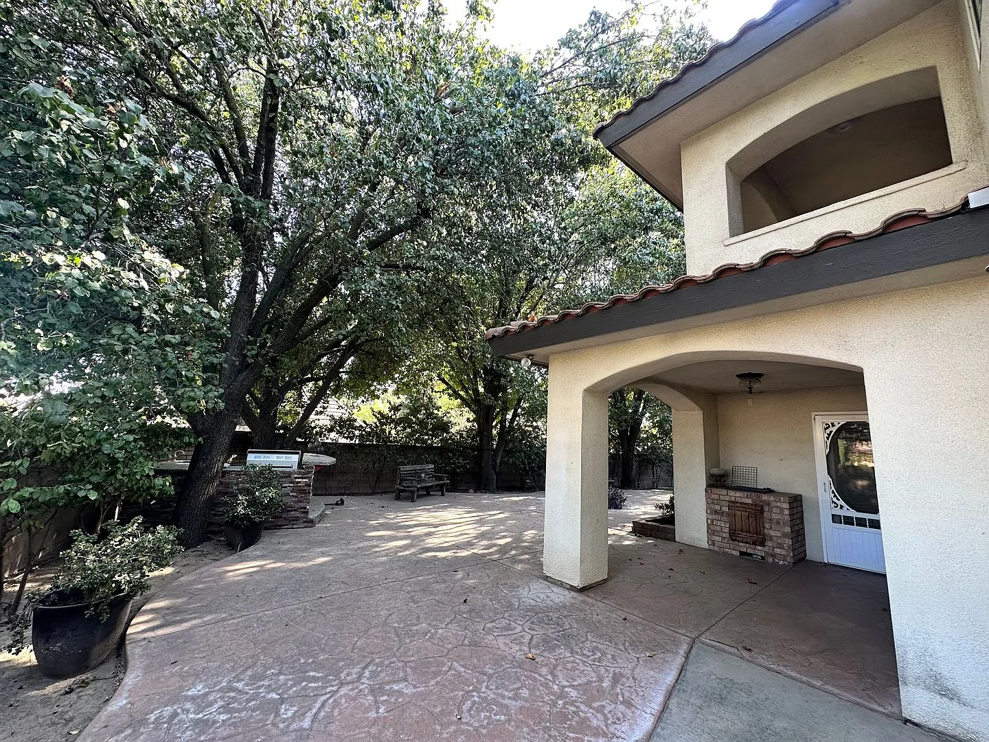 Two story house located in The Lakes gated community — Photo 4