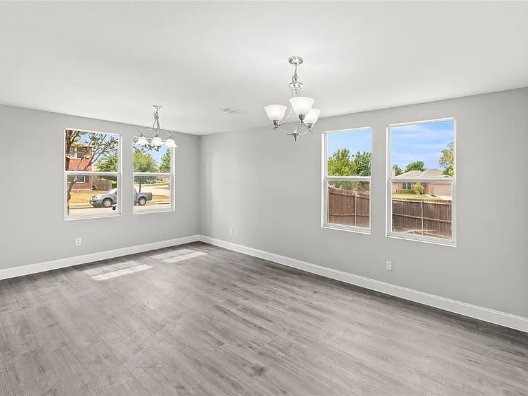 1701 Silverwood Ln — Photo 11