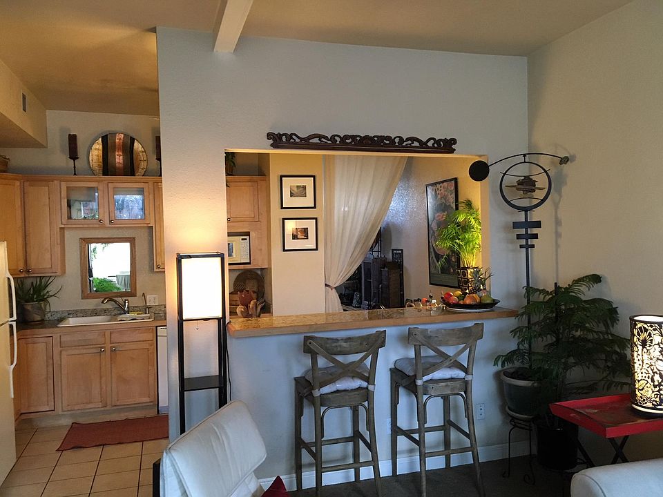 breakfast bar, open kitchen leading into pantry