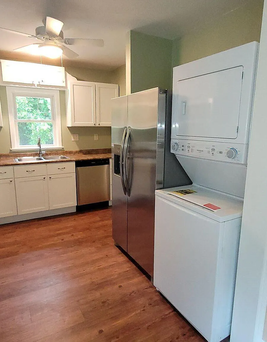 2 bed, $1,100 — Photo 3