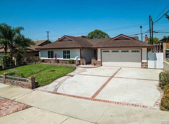 2nd image of 1041 N Mariposa Ave