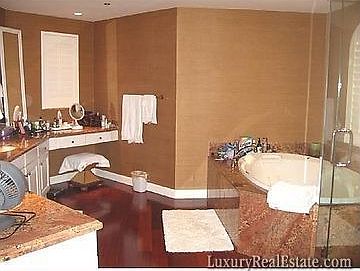 5th image of 530 Ocean Dr APT 1002