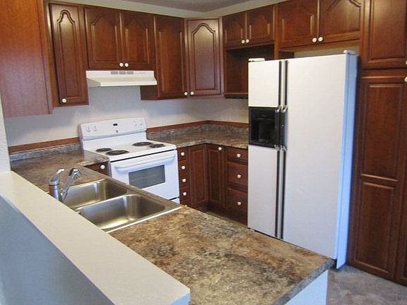 3rd image of 5103 Chateaux Dr