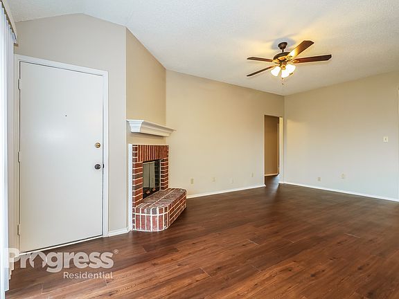 2nd image of 2225 Waterway Dr