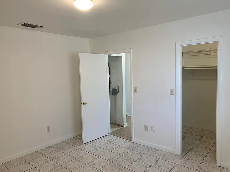 1331 W 44th St #1 — Photo 12