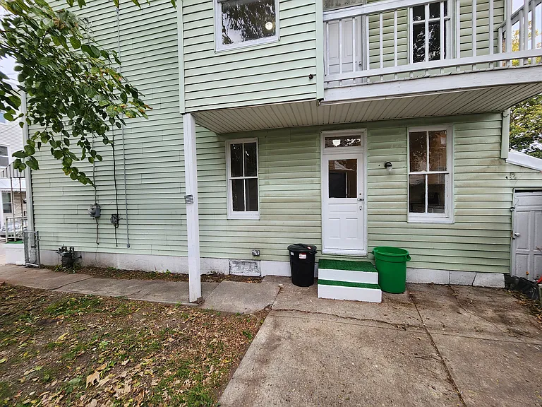 212 Chestnut St — Photo 2