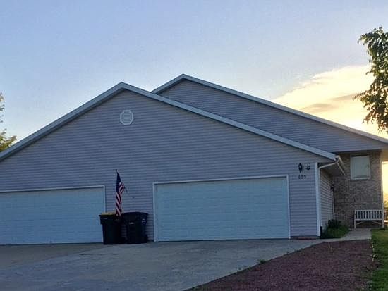 2nd image of 611 Wellington Dr