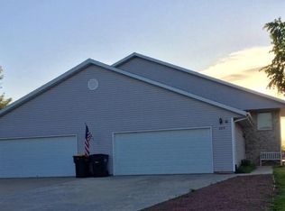 609 Wellington Dr, West Bend, WI 53090