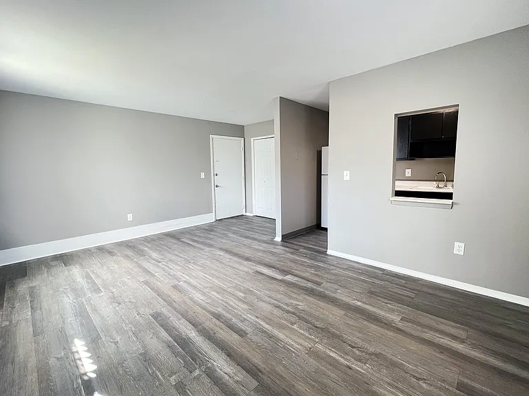Twin Gables Apartments — Photo 57