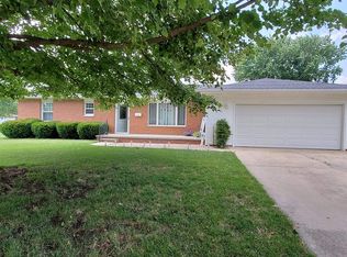 302 E Evergreen Dr, Saint Joseph, IL 61873