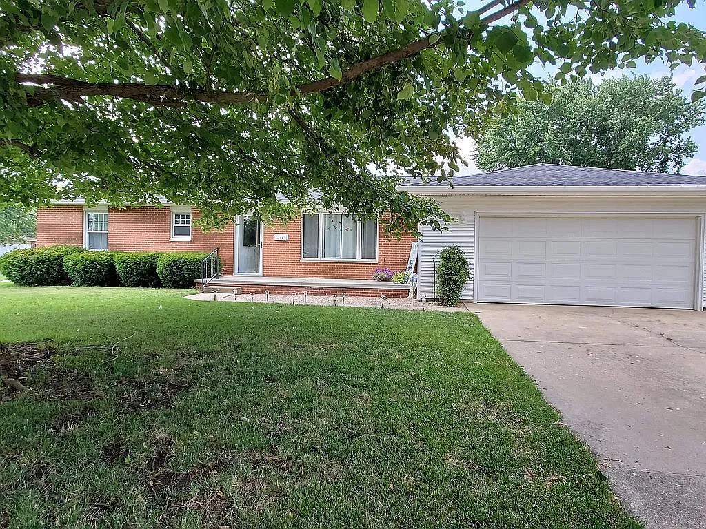 302 E Evergreen Dr photo 1