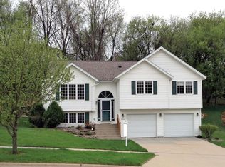 2041 Fox Valley Dr SW, Rochester, MN 55902