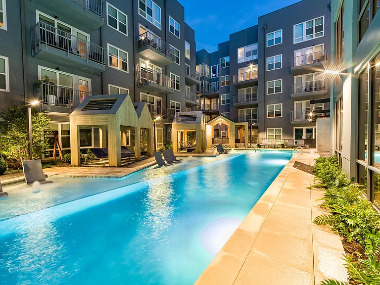 Evenings glow poolside at Modera Old Ivy, where cabanas, resort-style waters, and a polished courtyard set the tone for Atlanta living.