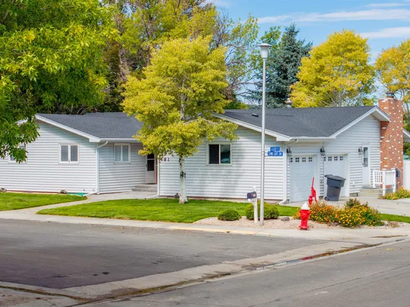 481 Sunlight Dr, Powell, WY 82435