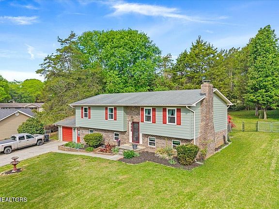 3rd image of 1305 Ridgeway Cir