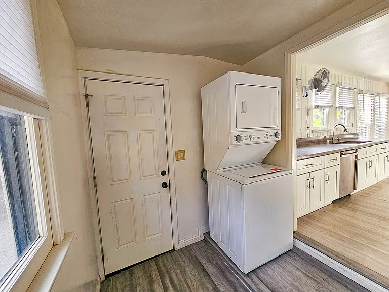90 N Loop Dr — Photo 17