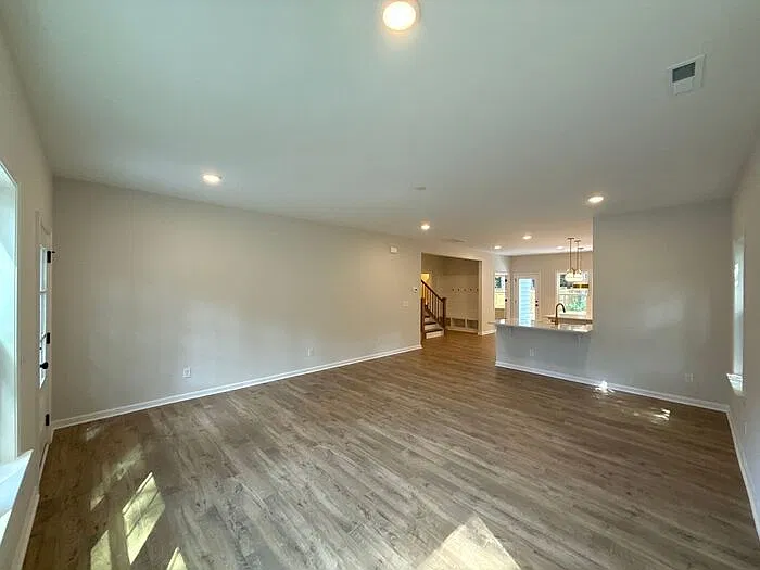 4 bed, 3.0 bath, 2150 sqft, $2,695 — Photo 3