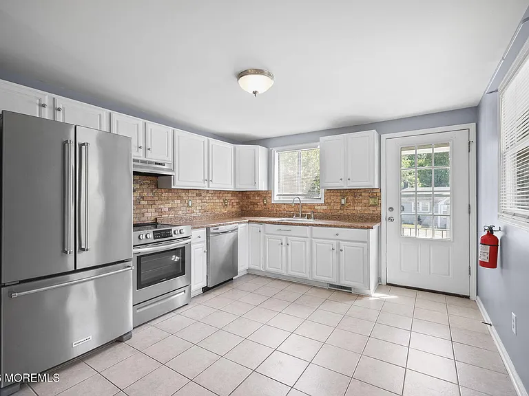804 Nutswamp Rd #RED — Photo 12