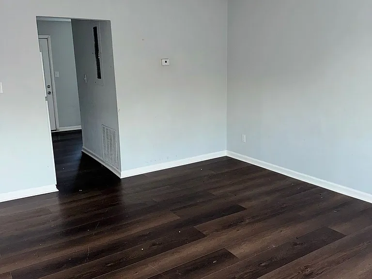 1221 Southwood Dr — Photo 4