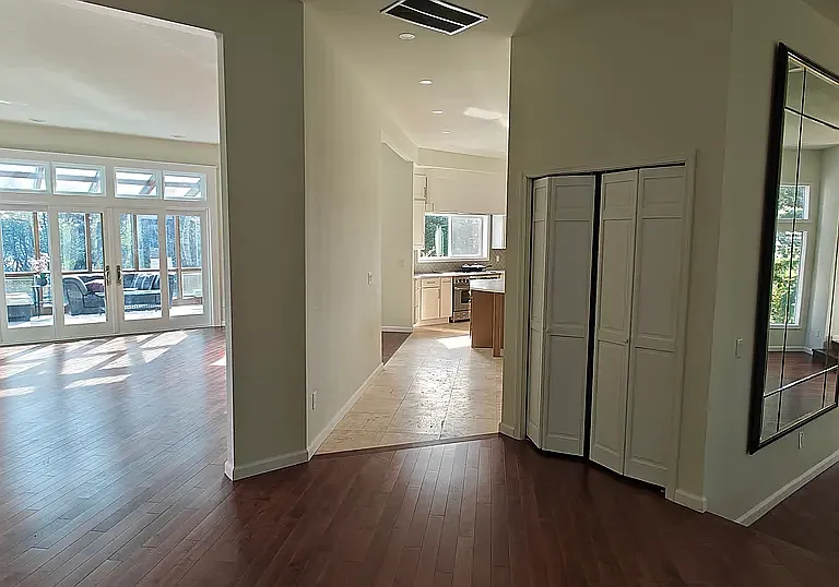 4522 Kennedy Rd NE — Photo 4
