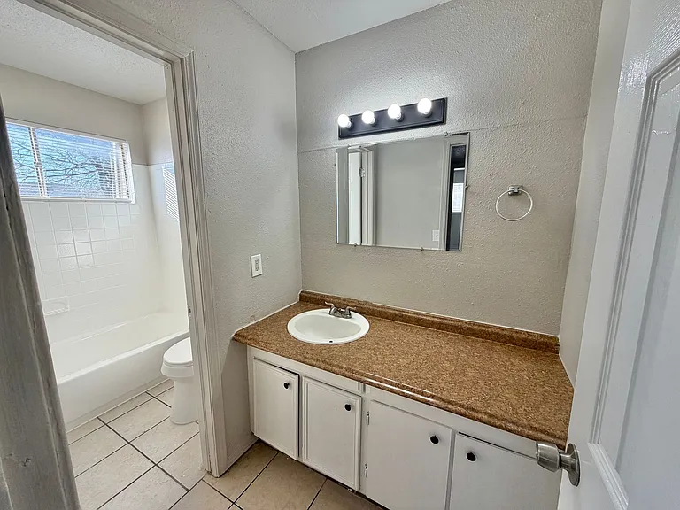 7321 Melrose Ln — Photo 16