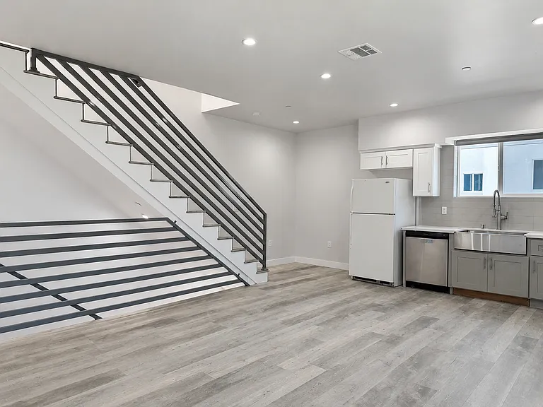Case Townhomes — Photo 10