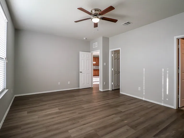 7425 Bronsind Trl — Photo 10