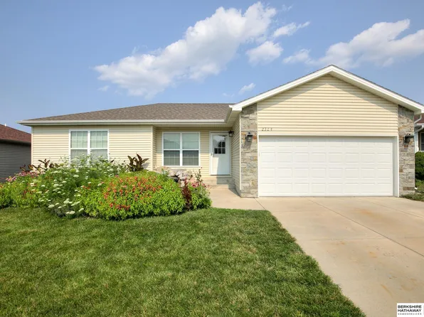 2324 NW 44th St, Lincoln, NE 68524