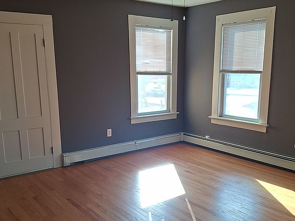 4th image of 246 Ward St #2