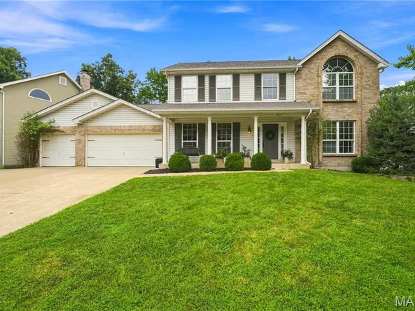 429 Beacon Point Ln, Grover, MO 63040