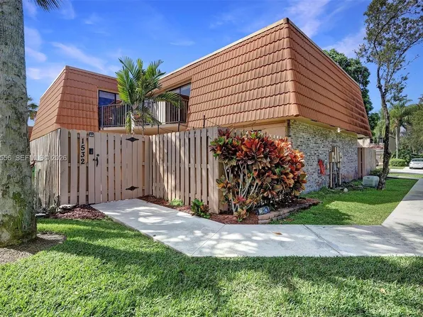 1532 W Harmony Lake Cir, Fort Lauderdale, FL 33324