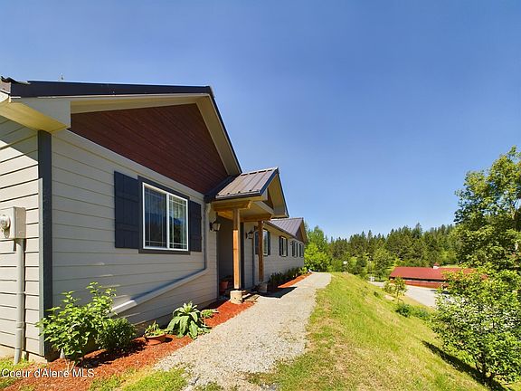 2nd image of 815 Country Club Ln