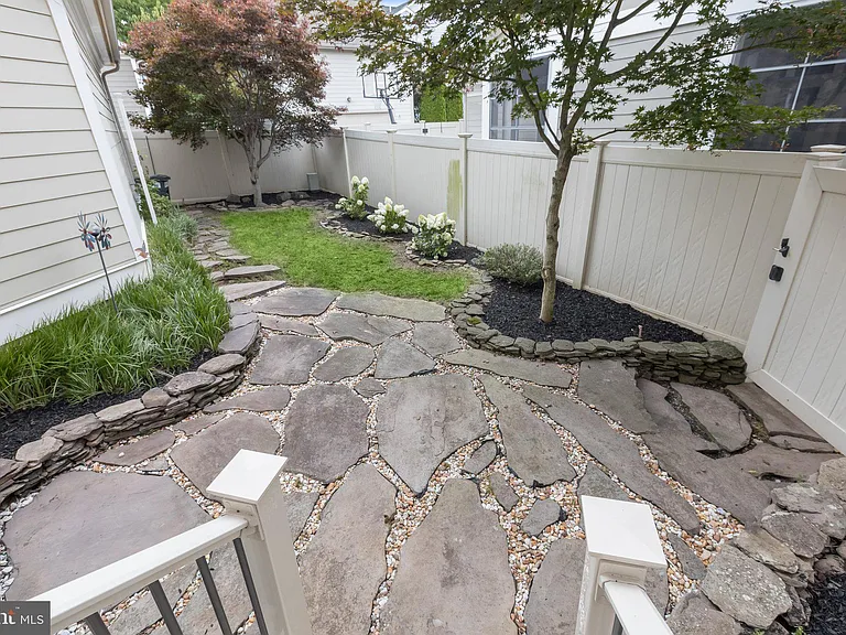 11426 Ellington St — Photo 44