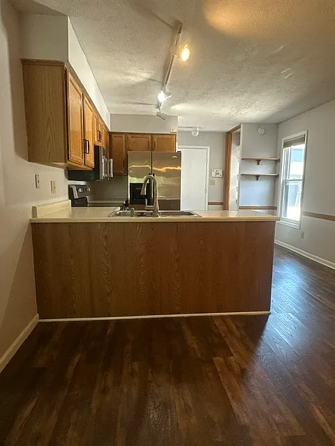 2 bed, 2101 sqft, $2,000 — Photo 4