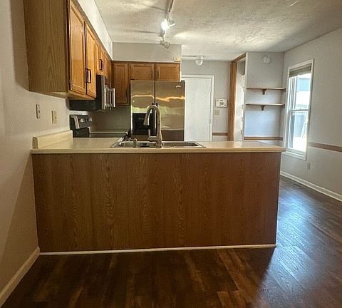 4th image of 800 N Park Ave
