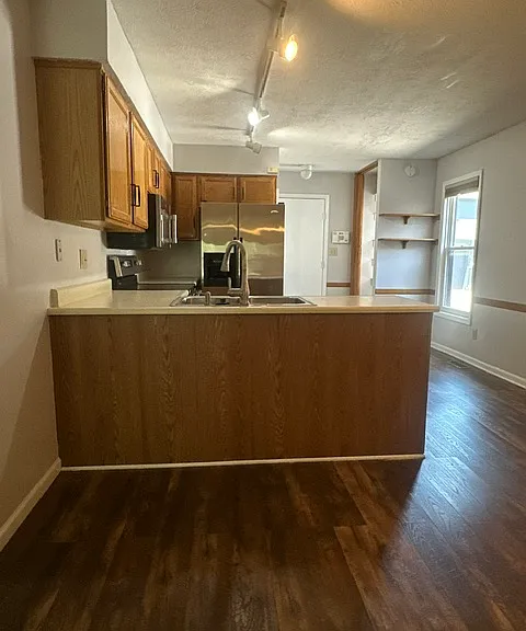 800 N Park Ave — Photo 4