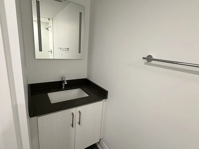 215 Jarvis St #1 — Photo 6