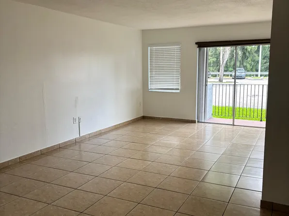 1221 SW 122nd Ave APT 109, Miami, FL 33184