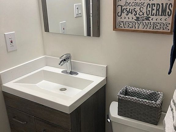 Upstairs bathroom 