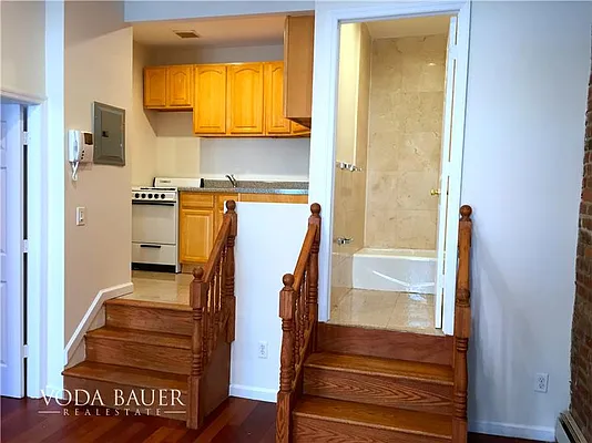 Rented by Voda Bauer Real Estate | media 13