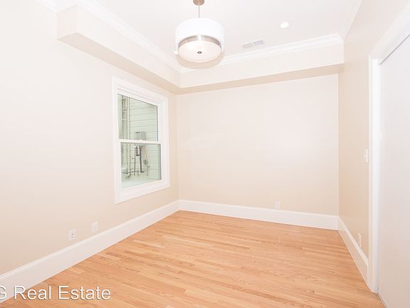 5th image of 2641 Mission St APT 04