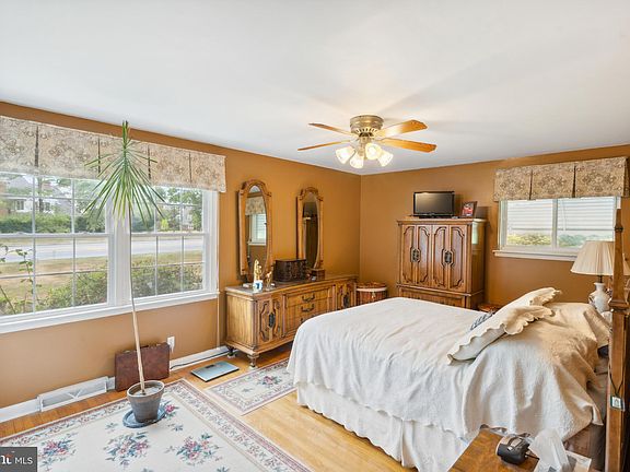 4th image of 810 Limekiln Pike