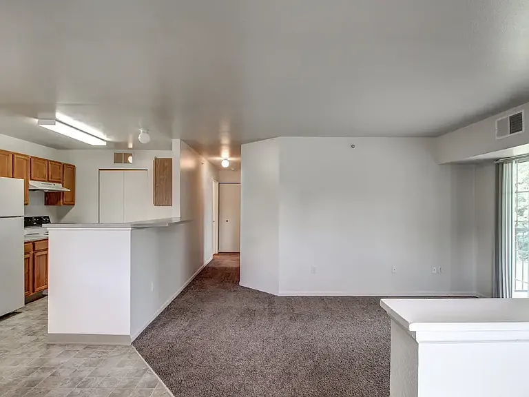 Emerald Park Apartments — Photo 5