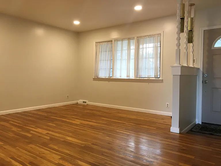 5260 Daniels Dr — Photo 2