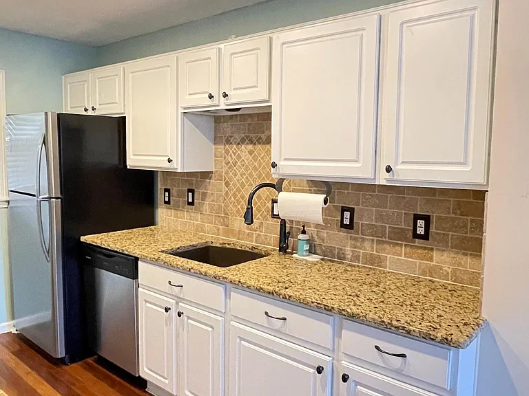 28 Woodbury Ave #4 — Photo 3
