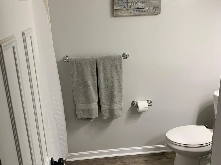 Upstairs Guest Bath (2 of 2)