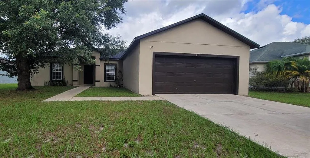3 bed, 2.0 bath, 1400 sqft, $1,900 — Photo 1