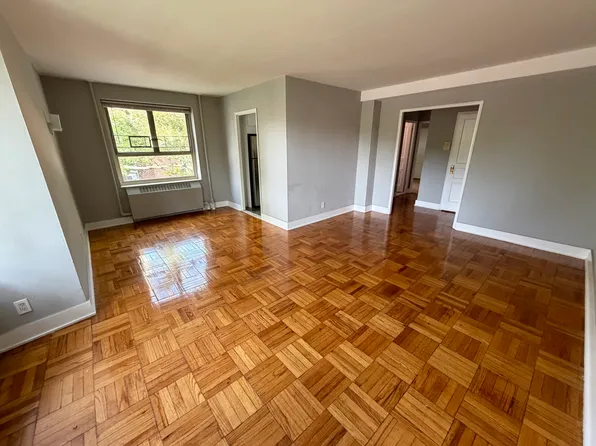 (undisclosed Address), Fresh Meadows, NY 11365